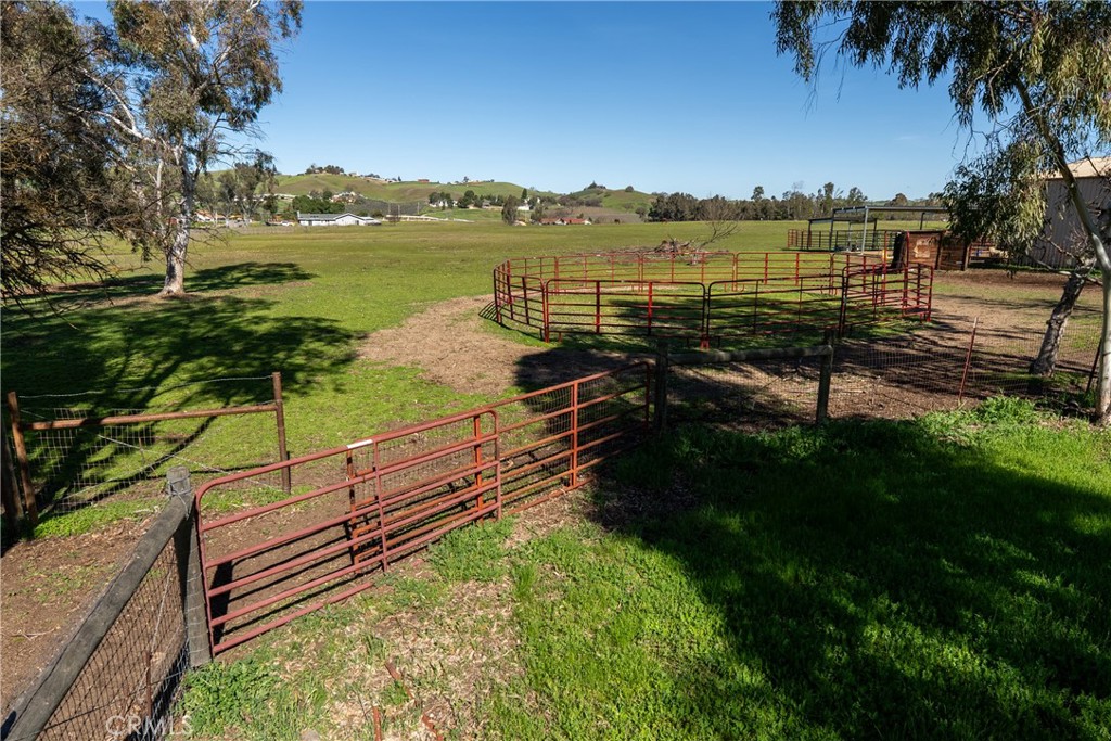 7686 Feenstra Road, Paso Robles, CA 93446