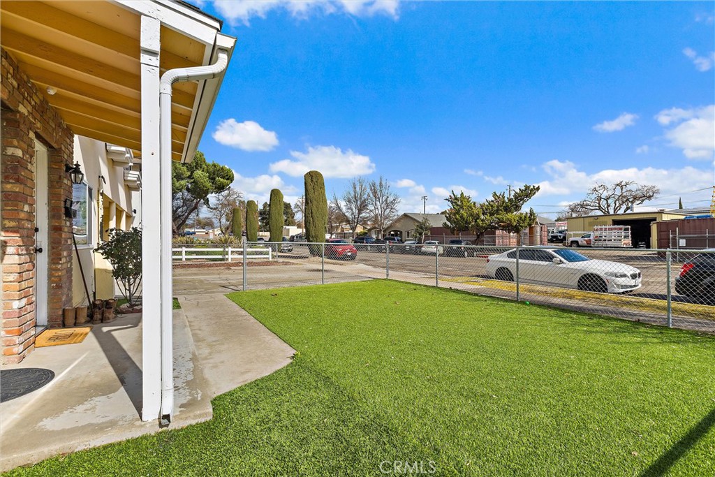 2221 Oak St, Paso Robles, CA 93446