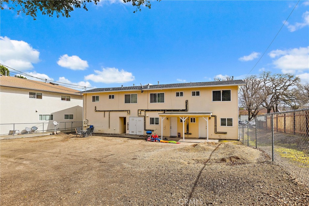 2221 Oak St, Paso Robles, CA 93446