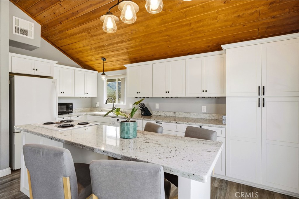 1948 Willowbrook, Paso Robles, CA 93446