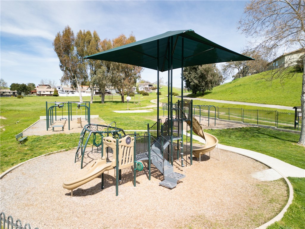 1948 Willowbrook, Paso Robles, CA 93446