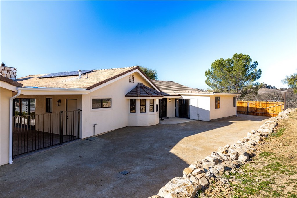 1670 Southfork Pl, Paso Robles, CA 93446