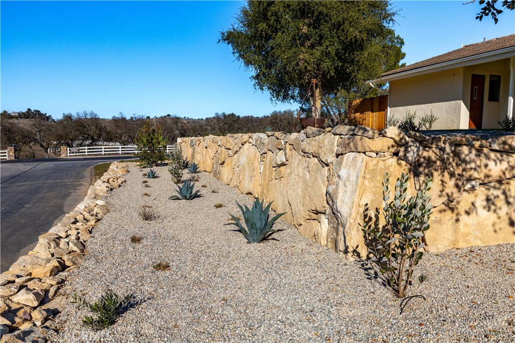 1670 Southfork Pl, Paso Robles, CA 93446