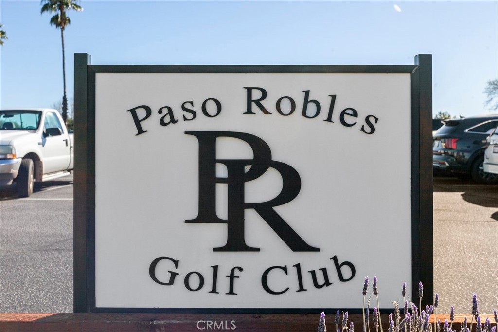 907 Saint Ann Dr, Paso Robles, CA 93446