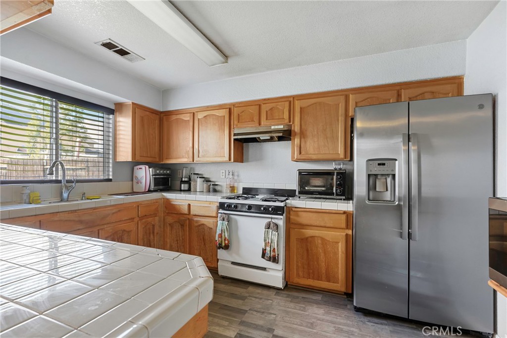 737 Concord Ct, Mcfarland, CA 93250