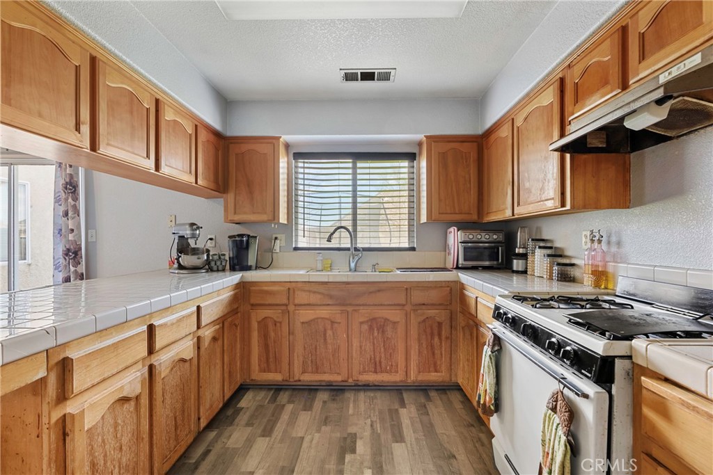 737 Concord Ct, Mcfarland, CA 93250