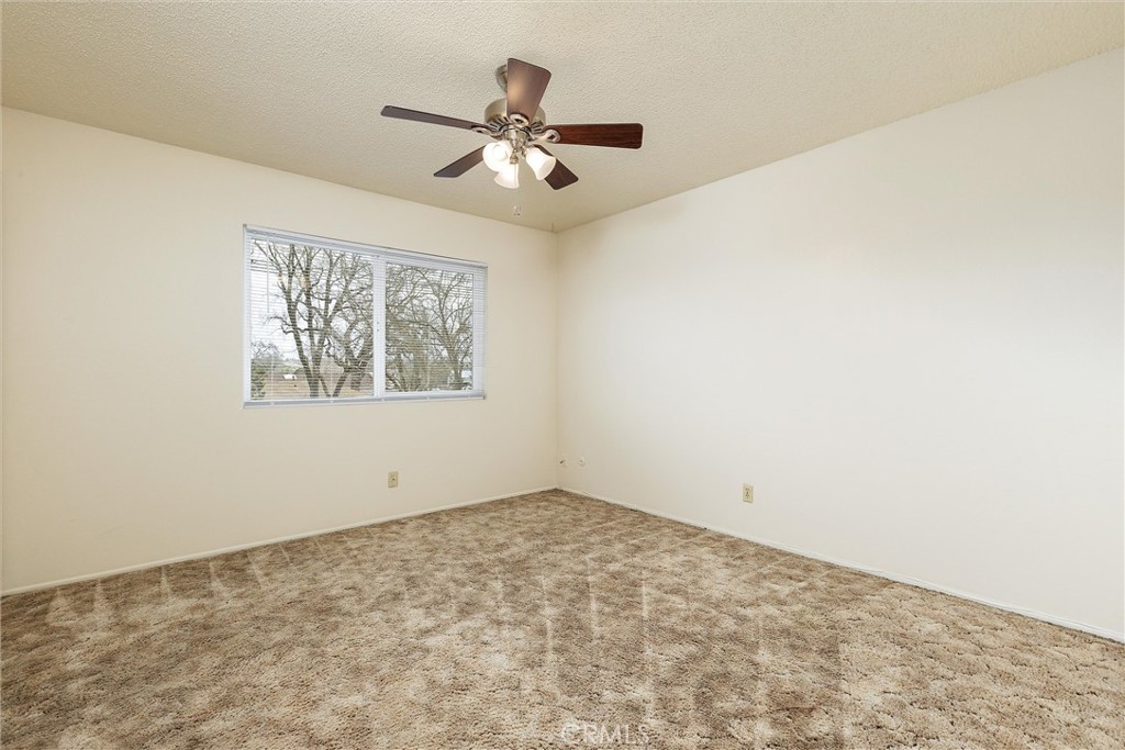 2221 Oak St, Paso Robles, CA 93446