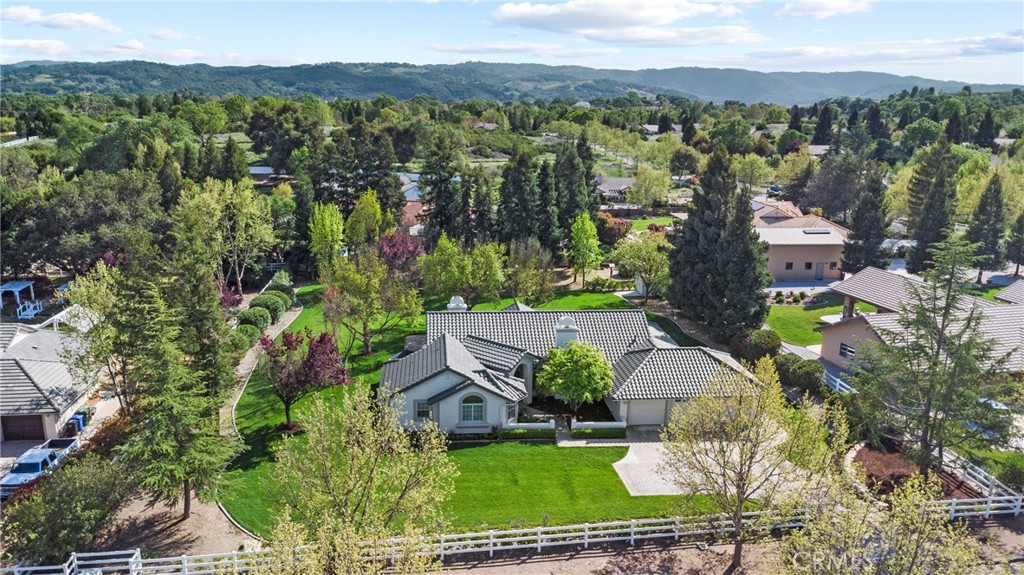 1609 Tanager Ct, Templeton, CA 93465