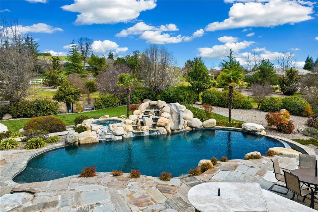 1990 Calle Los Charros, Templeton, CA 93465