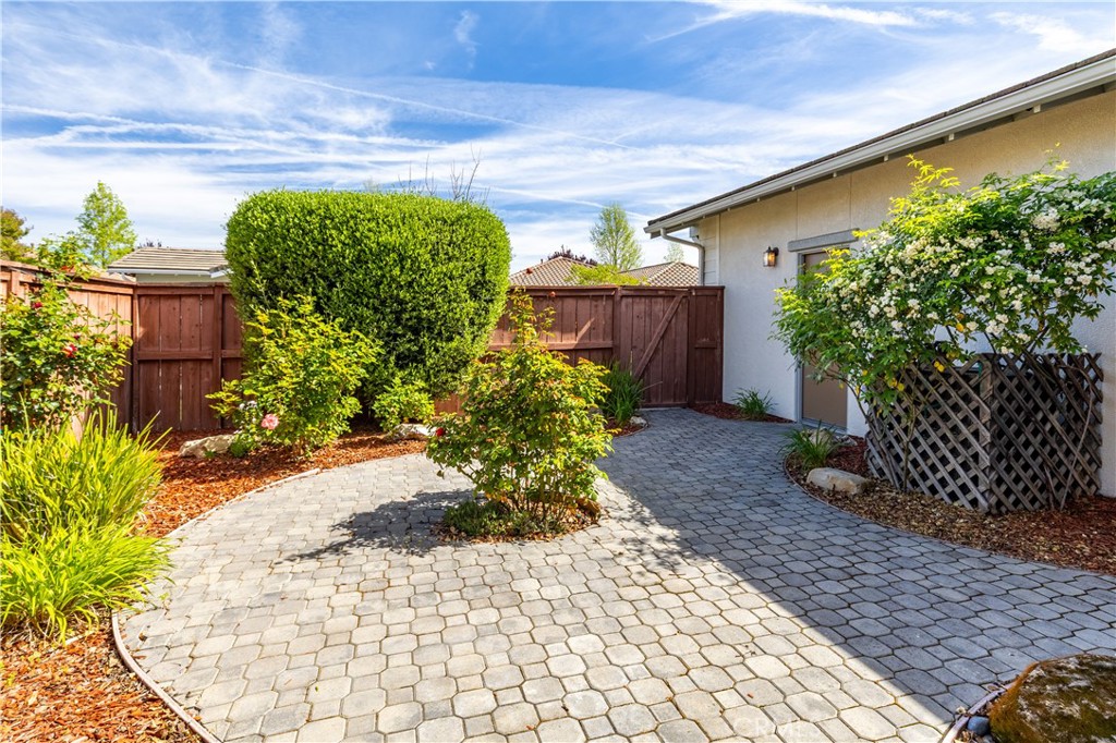 2562 Alameda Dr, Paso Robles, CA 93446