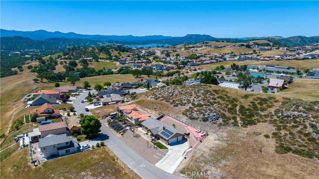 2155 Holly Dr, Paso Robles, CA 93446