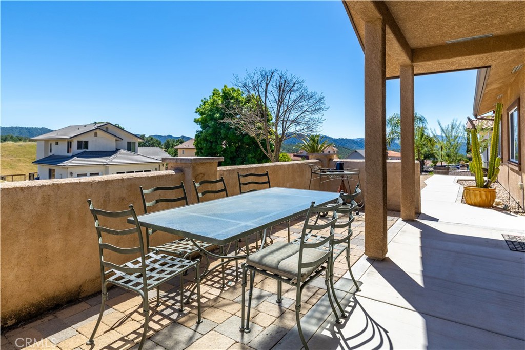 2155 Holly Dr, Paso Robles, CA 93446