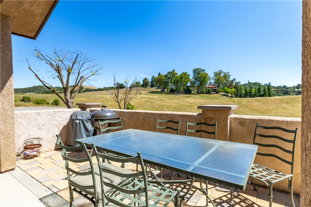 2155 Holly Dr, Paso Robles, CA 93446