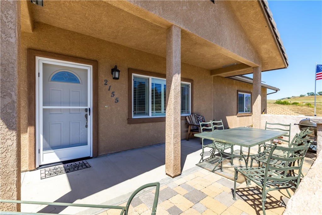 2155 Holly Dr, Paso Robles, CA 93446
