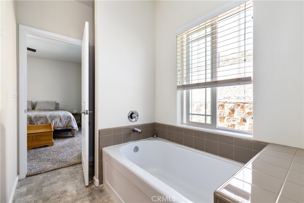 2155 Holly Dr, Paso Robles, CA 93446