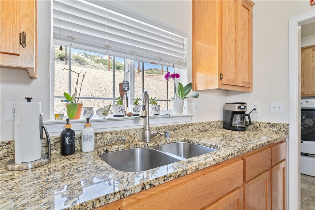 2155 Holly Dr, Paso Robles, CA 93446