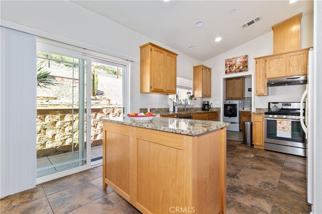 2155 Holly Dr, Paso Robles, CA 93446