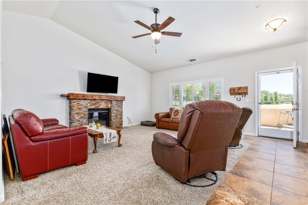 2155 Holly Dr, Paso Robles, CA 93446