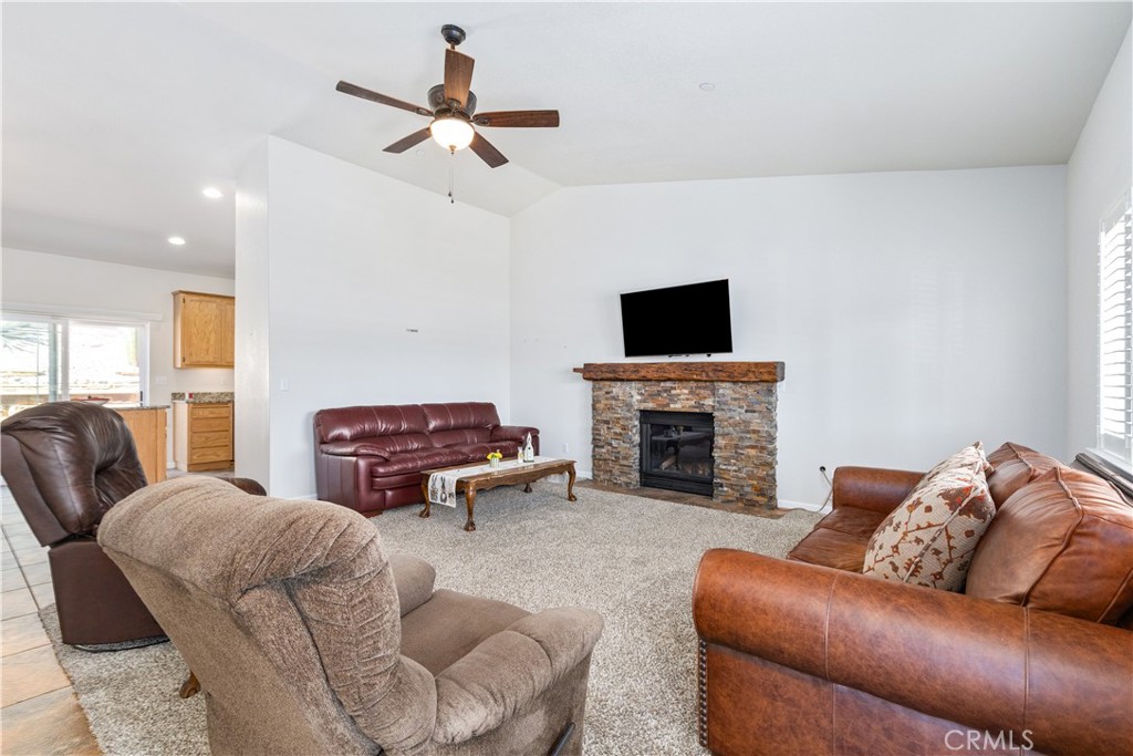 2155 Holly Dr, Paso Robles, CA 93446