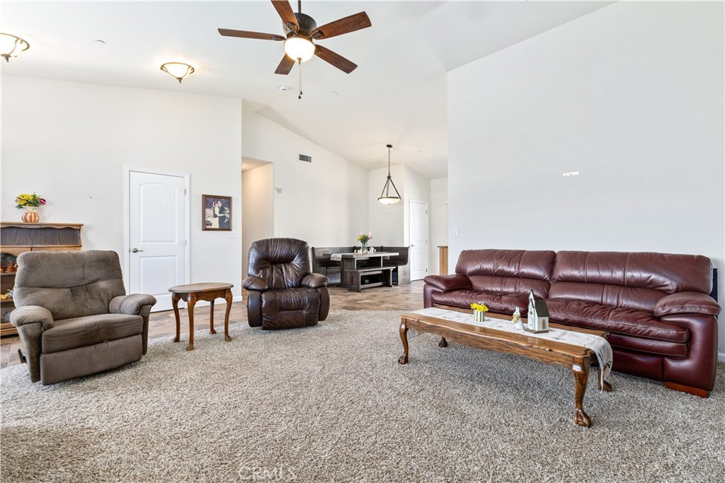 2155 Holly Dr, Paso Robles, CA 93446