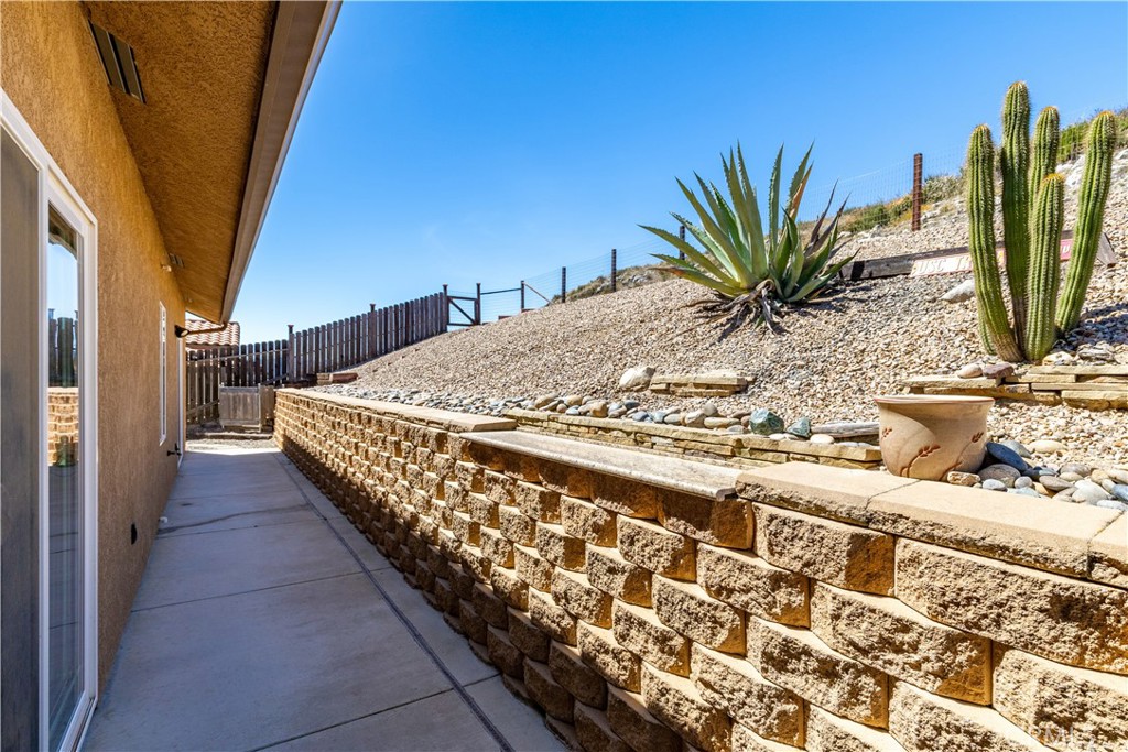 2155 Holly Dr, Paso Robles, CA 93446