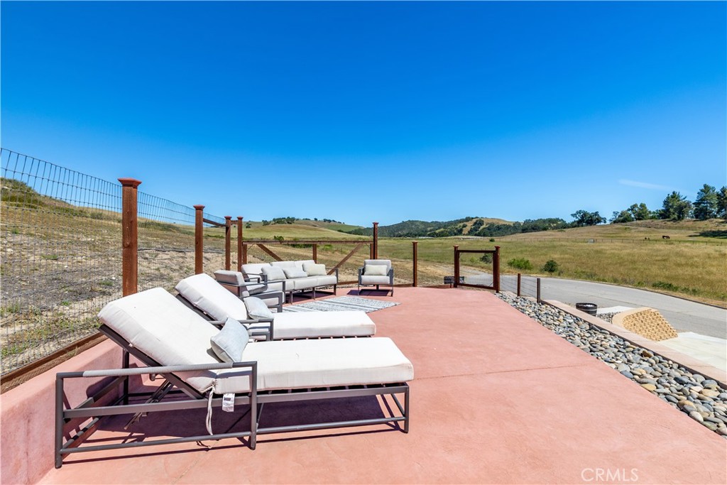 2155 Holly Dr, Paso Robles, CA 93446