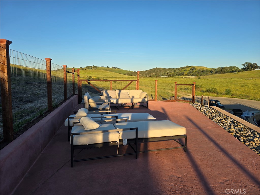 2155 Holly Dr, Paso Robles, CA 93446