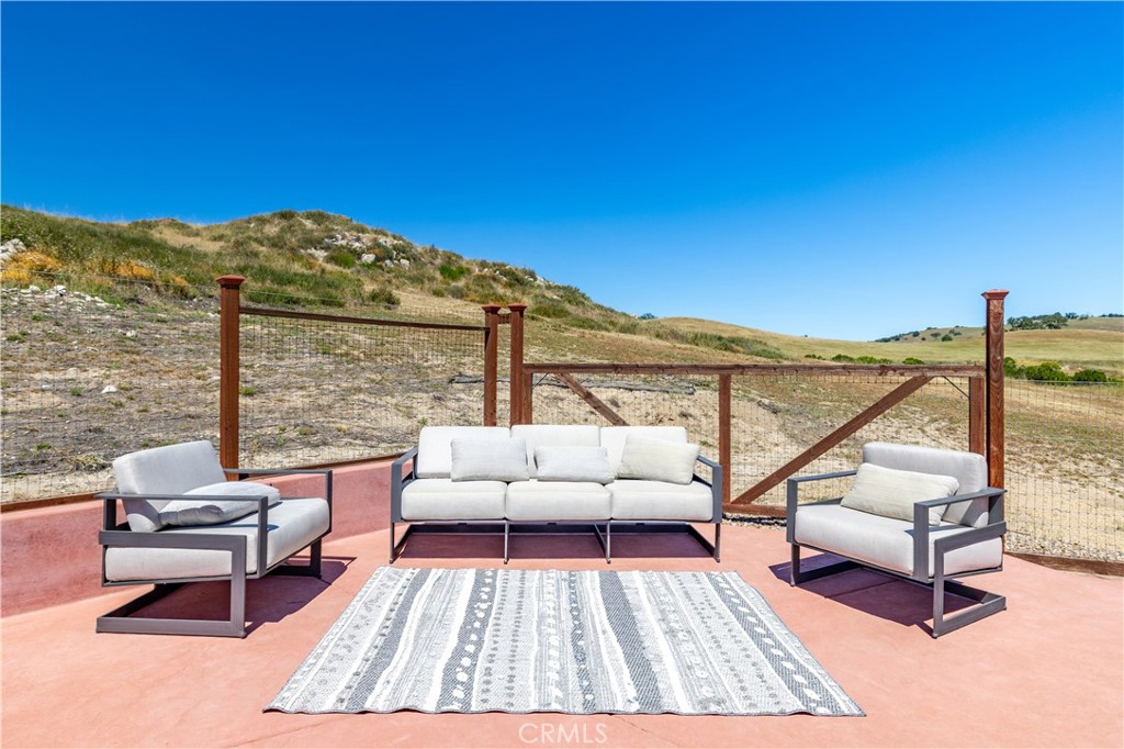 2155 Holly Dr, Paso Robles, CA 93446