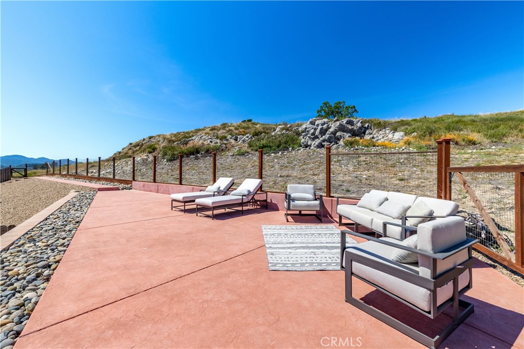 2155 Holly Dr, Paso Robles, CA 93446