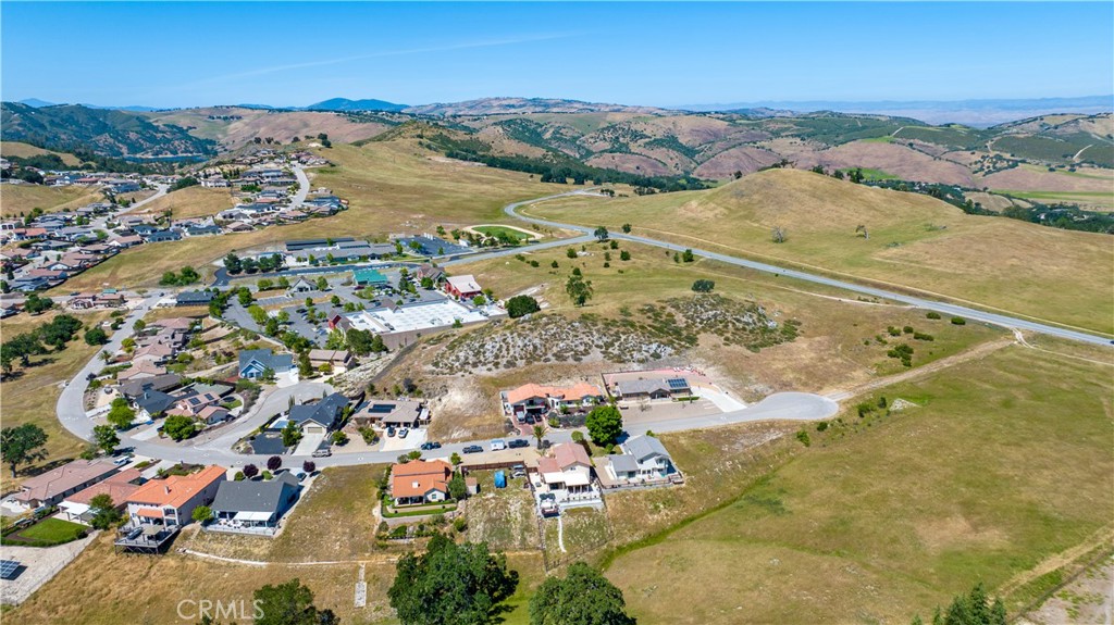 2155 Holly Dr, Paso Robles, CA 93446