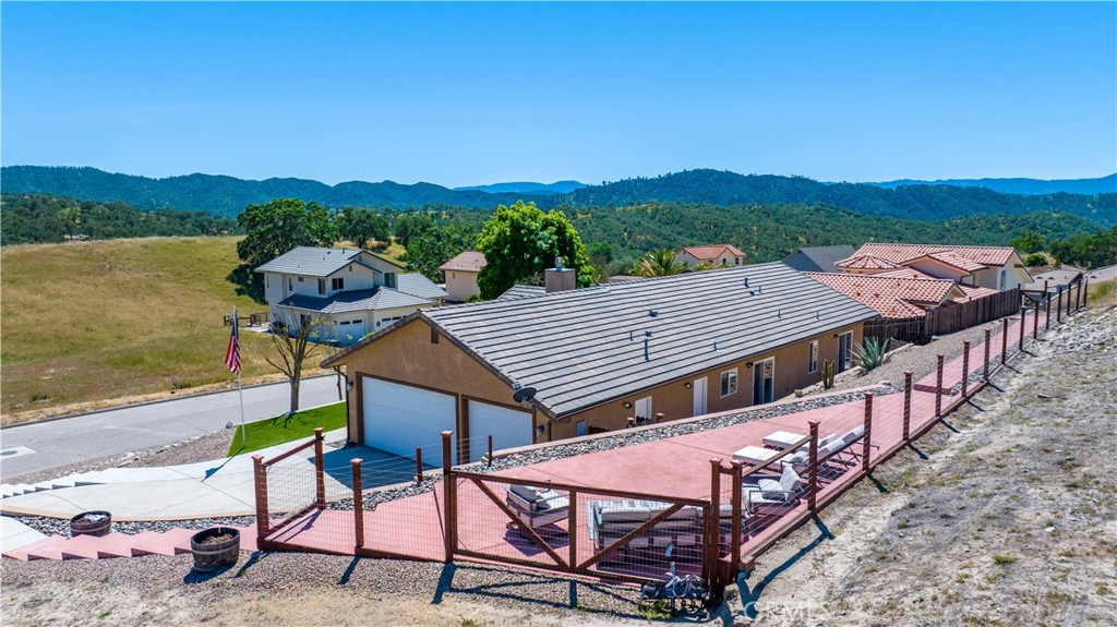 2155 Holly Dr, Paso Robles, CA 93446