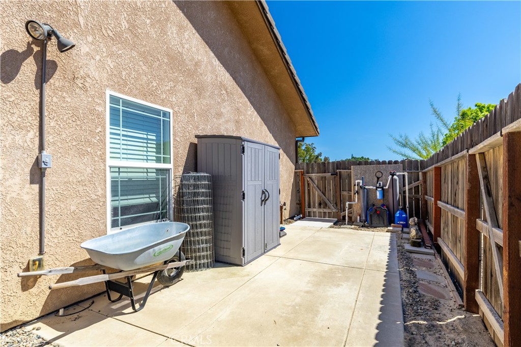 2155 Holly Dr, Paso Robles, CA 93446