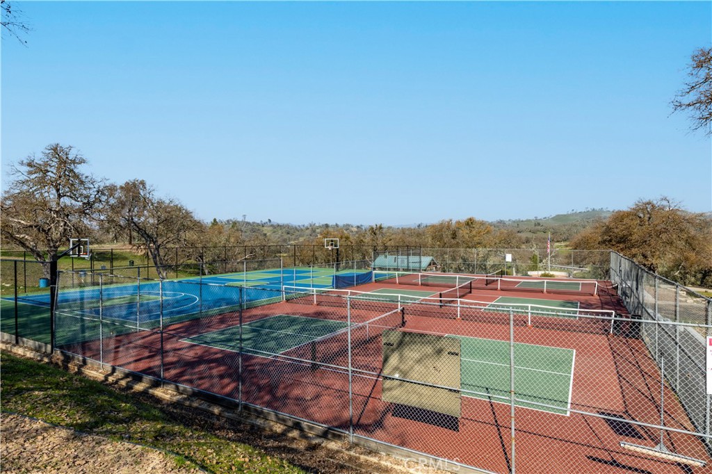 2155 Holly Dr, Paso Robles, CA 93446