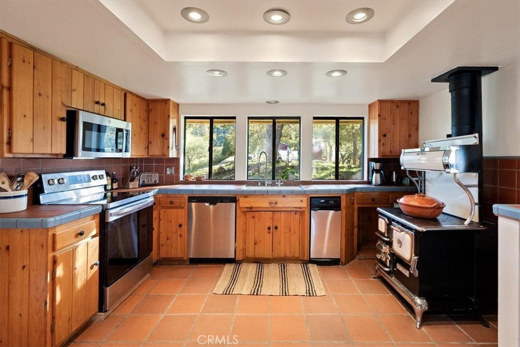 7975 Nacimiento Lake Dr, Paso Robles, CA 93446