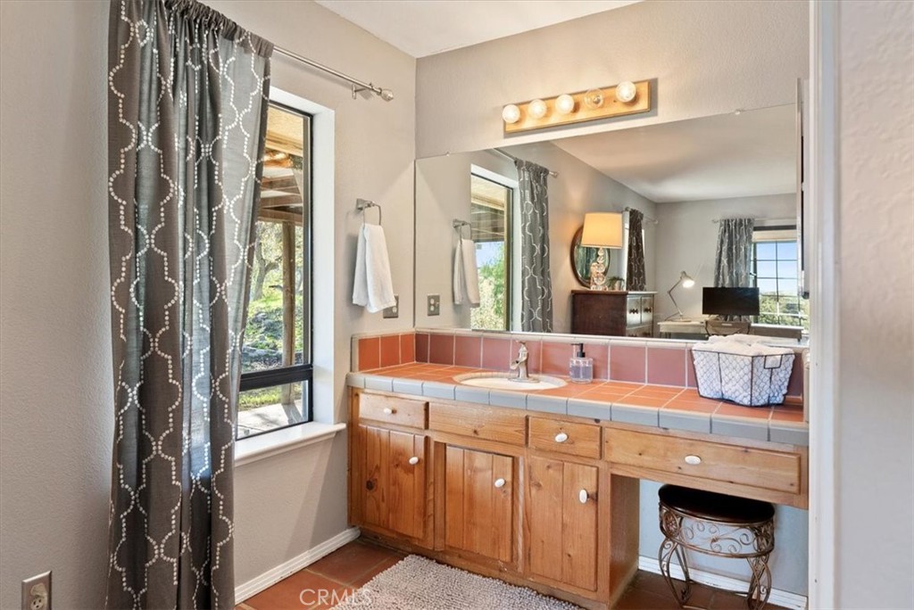 7975 Nacimiento Lake Dr, Paso Robles, CA 93446