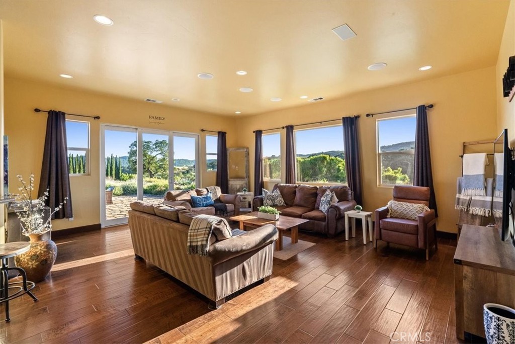 5250 , 5260 Vineyard, Paso Robles, CA 93446