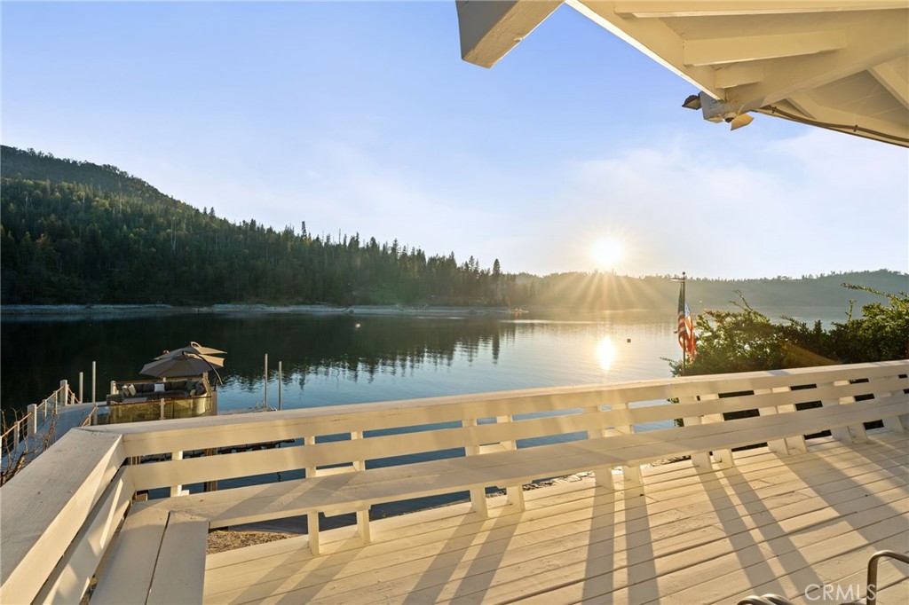 39118 Lake Dr, Bass Lake, CA 93604