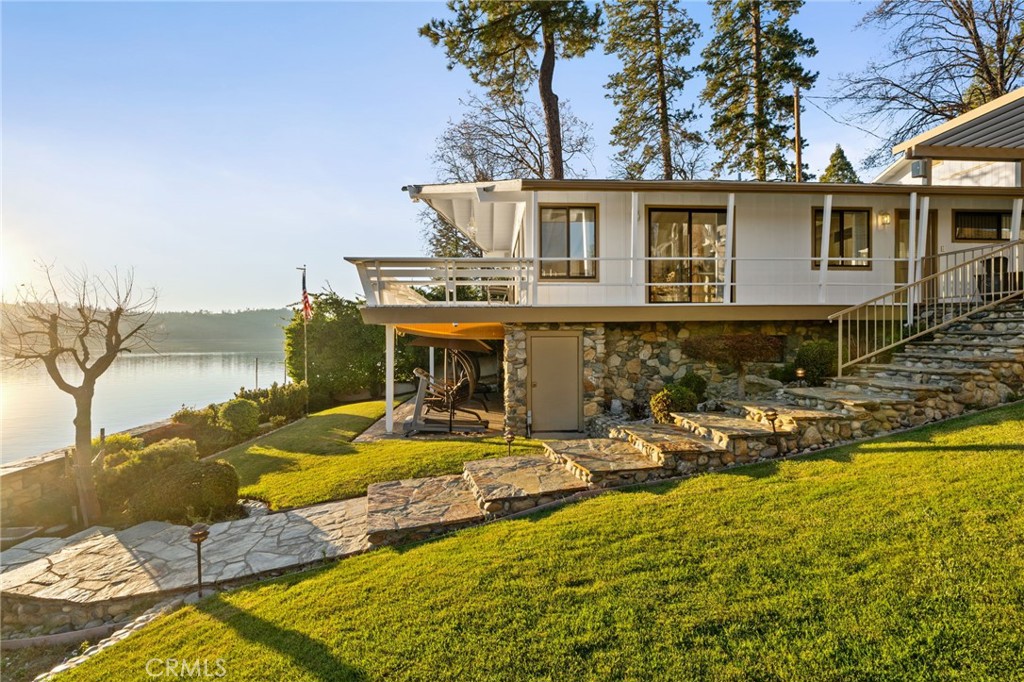 39118 Lake Dr, Bass Lake, CA 93604