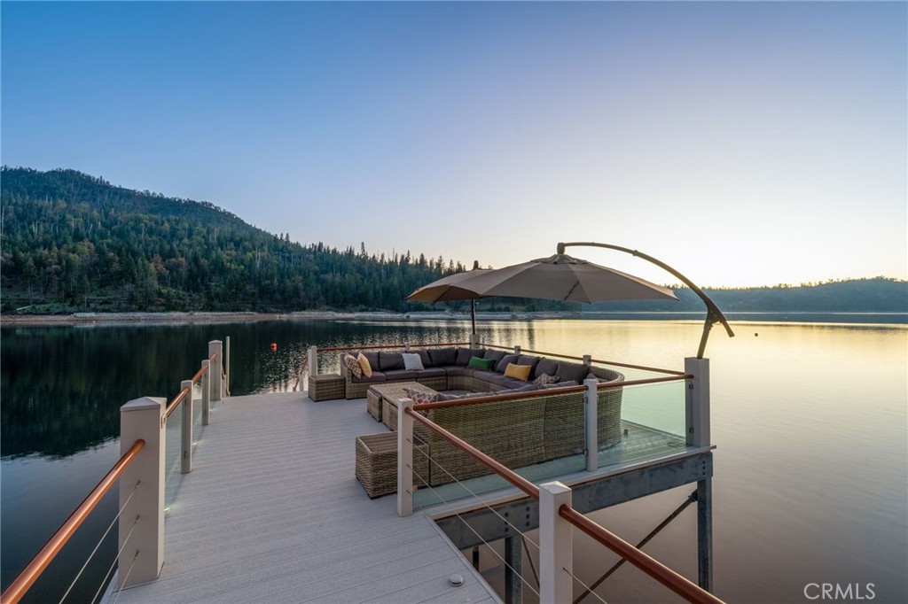 39118 Lake Dr, Bass Lake, CA 93604