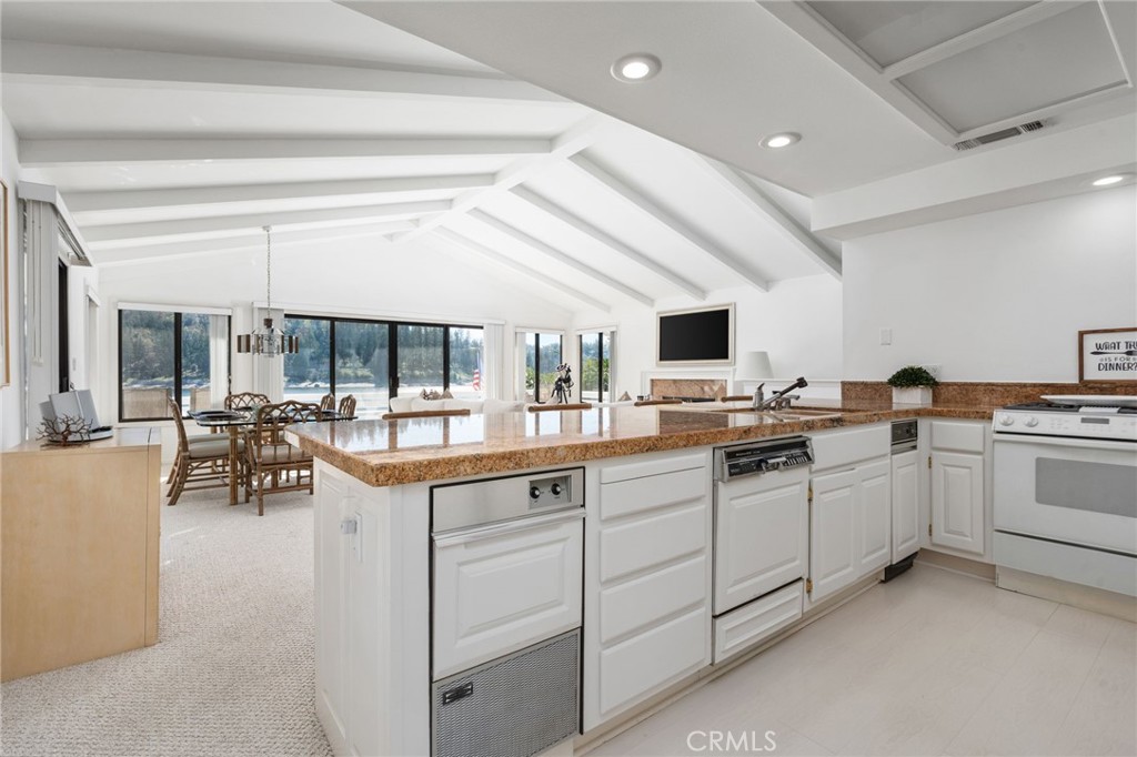 39118 Lake Dr, Bass Lake, CA 93604