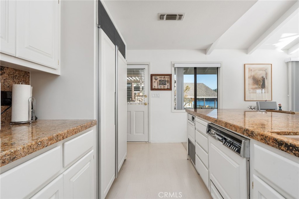 39118 Lake Dr, Bass Lake, CA 93604