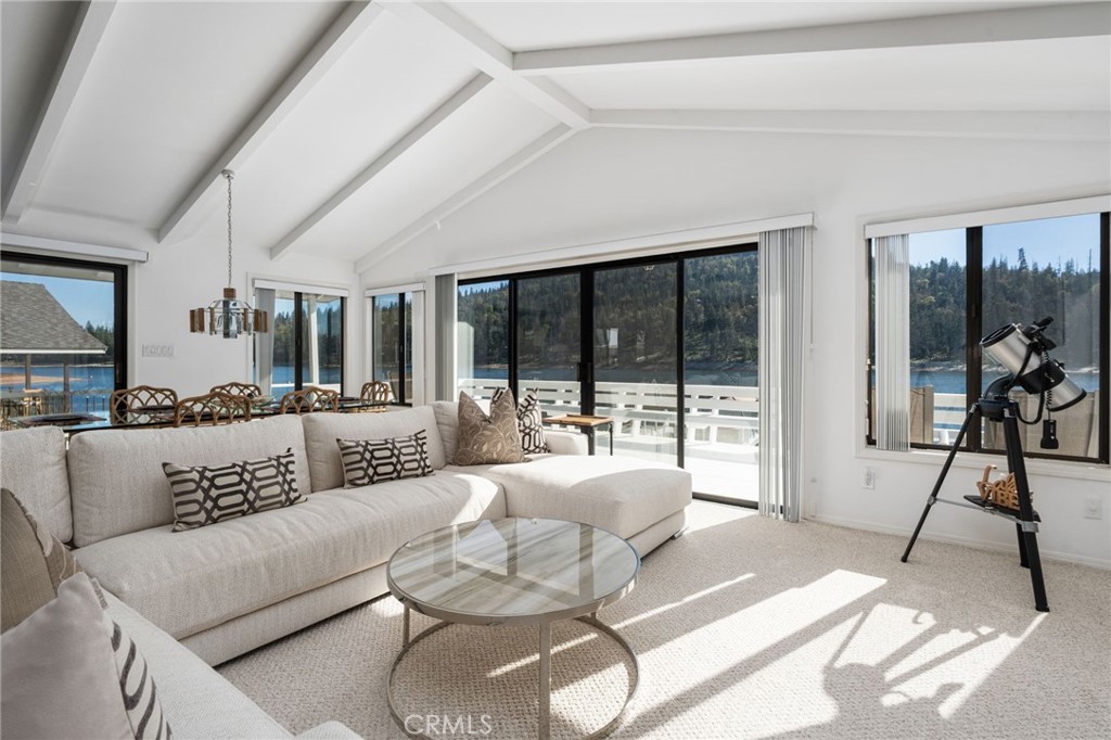 39118 Lake Dr, Bass Lake, CA 93604