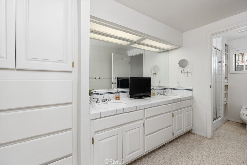 39118 Lake Dr, Bass Lake, CA 93604