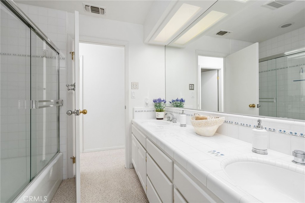 39118 Lake Dr, Bass Lake, CA 93604