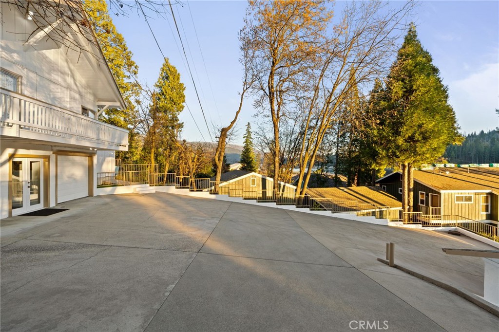 39118 Lake Dr, Bass Lake, CA 93604