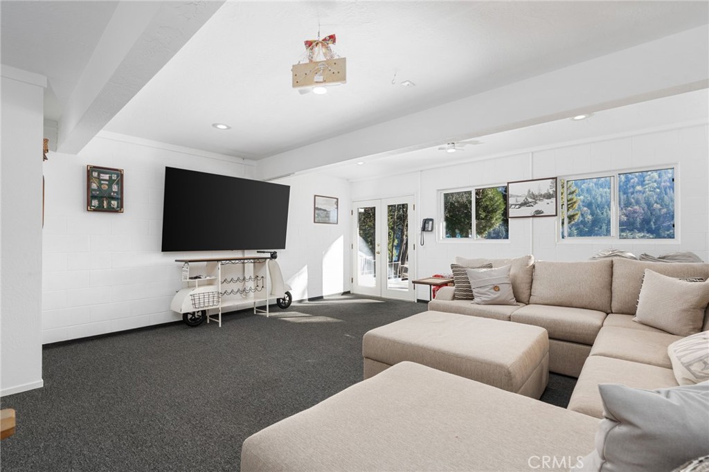 39118 Lake Dr, Bass Lake, CA 93604