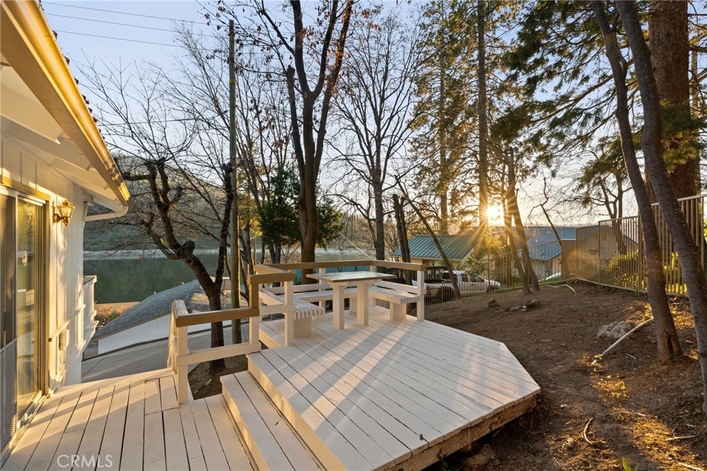 39118 Lake Dr, Bass Lake, CA 93604