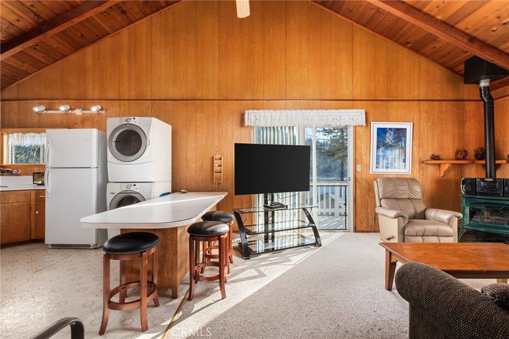 39118 Lake Dr, Bass Lake, CA 93604