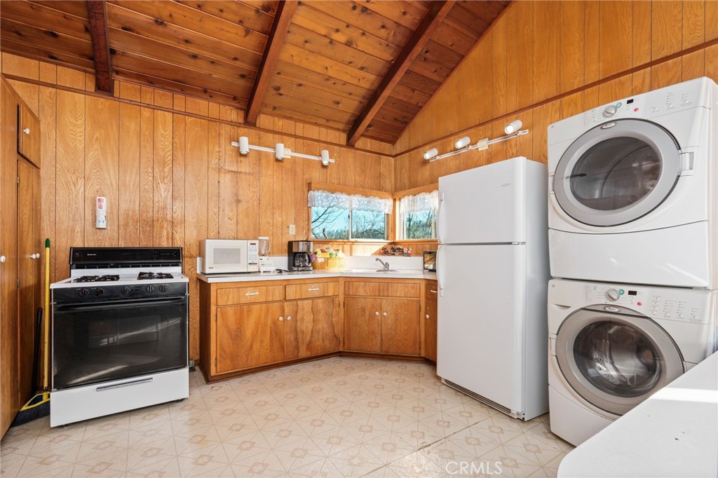 39118 Lake Dr, Bass Lake, CA 93604