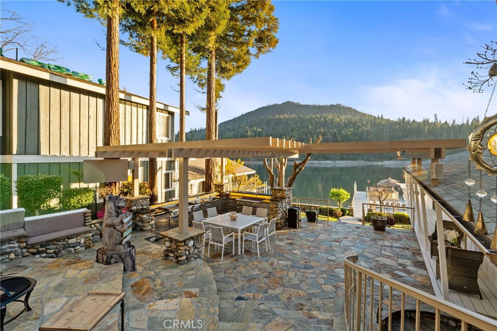 39118 Lake Dr, Bass Lake, CA 93604